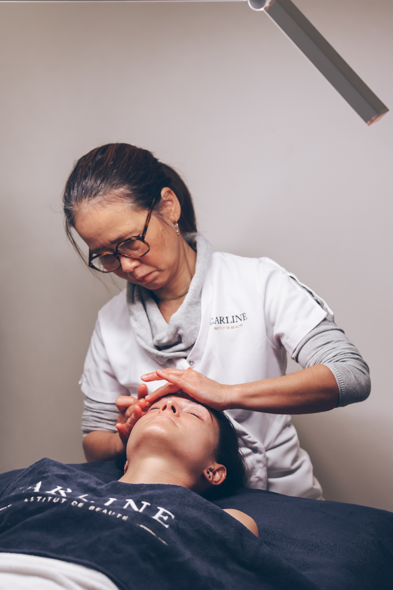 Soins facialistes anti-âge et Eclat à l'institut Carline Paris 15