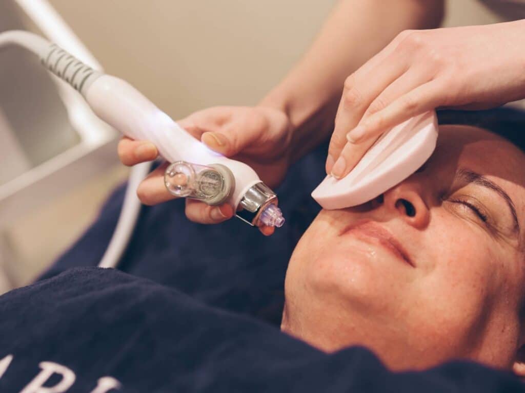 HydraFacial pour retrouver une peau lumineuse à Paris 15