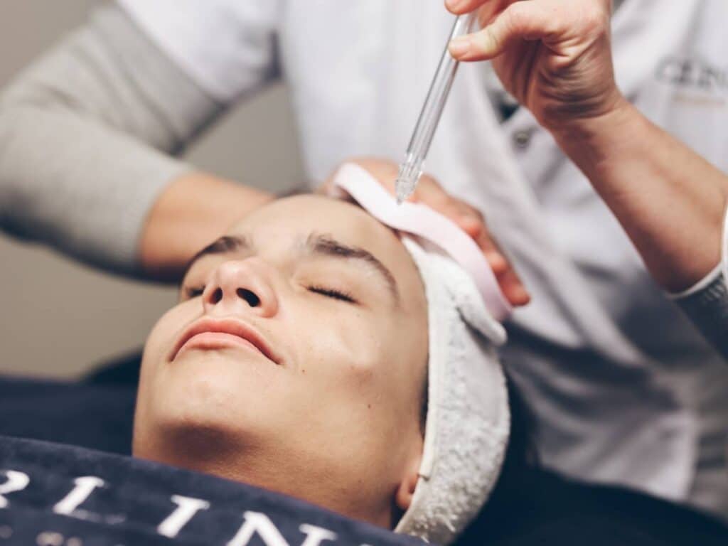 Soin JetPeel pour hydrater et revitaliser la peau à Paris 15